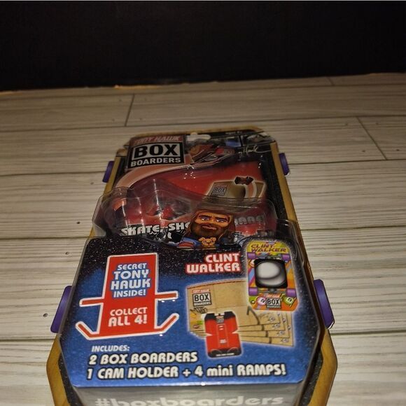 Tony Hawk Box Boarders Clint Walker Fingerboard Skateboard 2018 w Ramps New - Picture 5 of 6